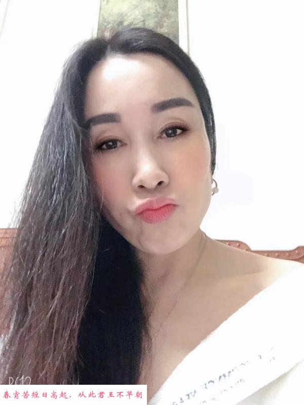 一字马少妇 第1张