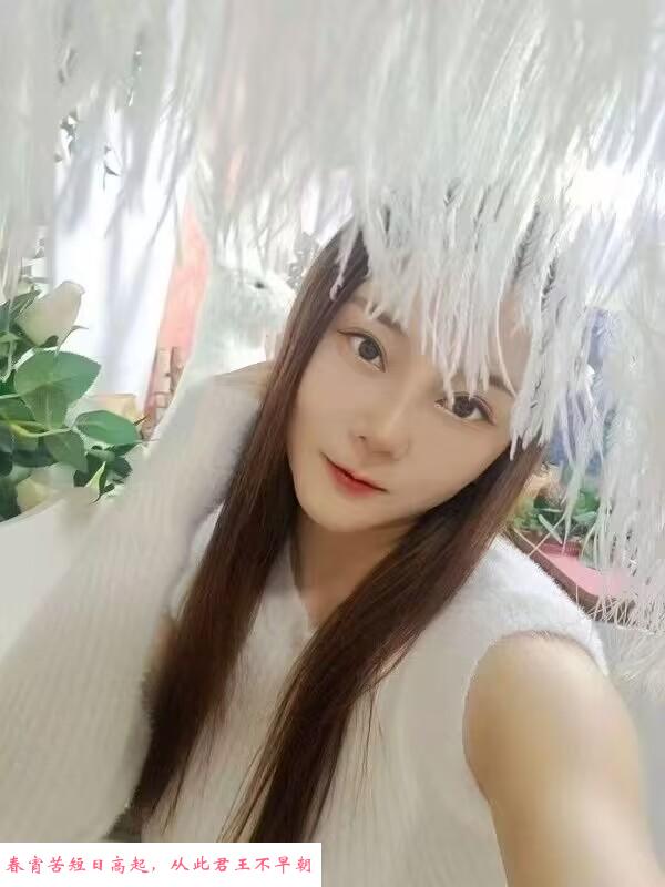 身材苗条的小骚货 第1张