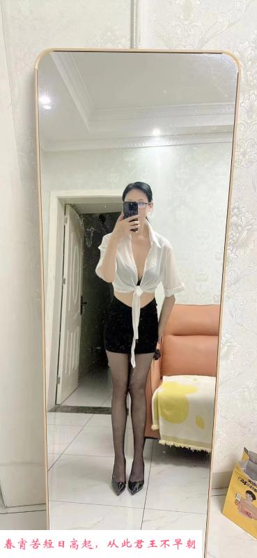 长腿眼镜娘少妇 第1张