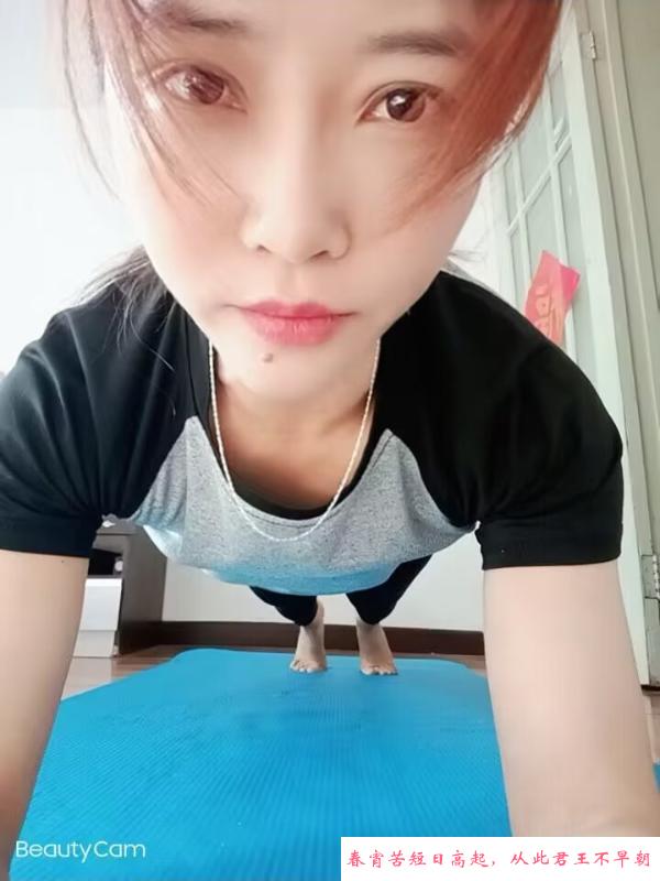 一字马健身小姐姐 第3张
