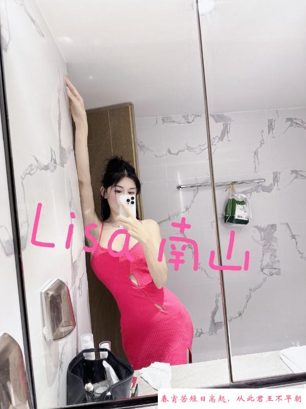 前凸后翘性感女友 第4张