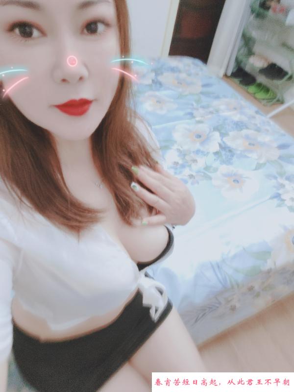 张府园熟女小溪 第1张