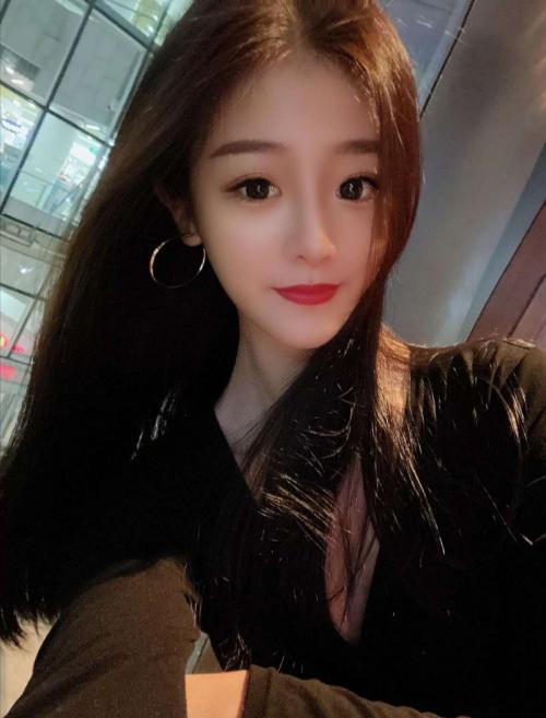 好看的妹子惹人疼。 第1张