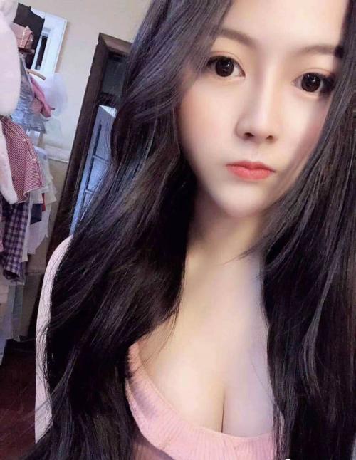 兼职少女，粉奶翘臀，制服诱惑 第1张