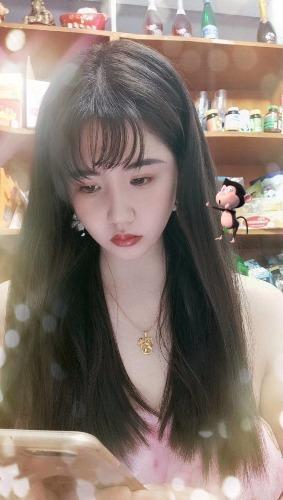 绝活喷水美女,颜值高,会潮喷、瑜伽,可解锁姿势 第1张
