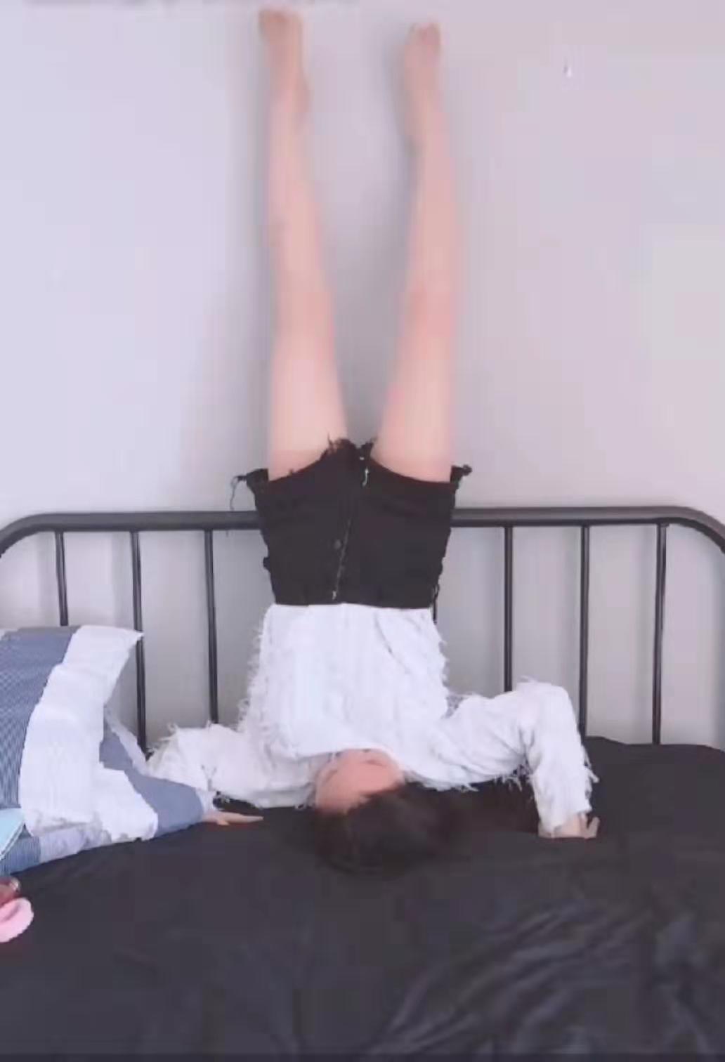 武昌腰非常灵活的妹子 第2张