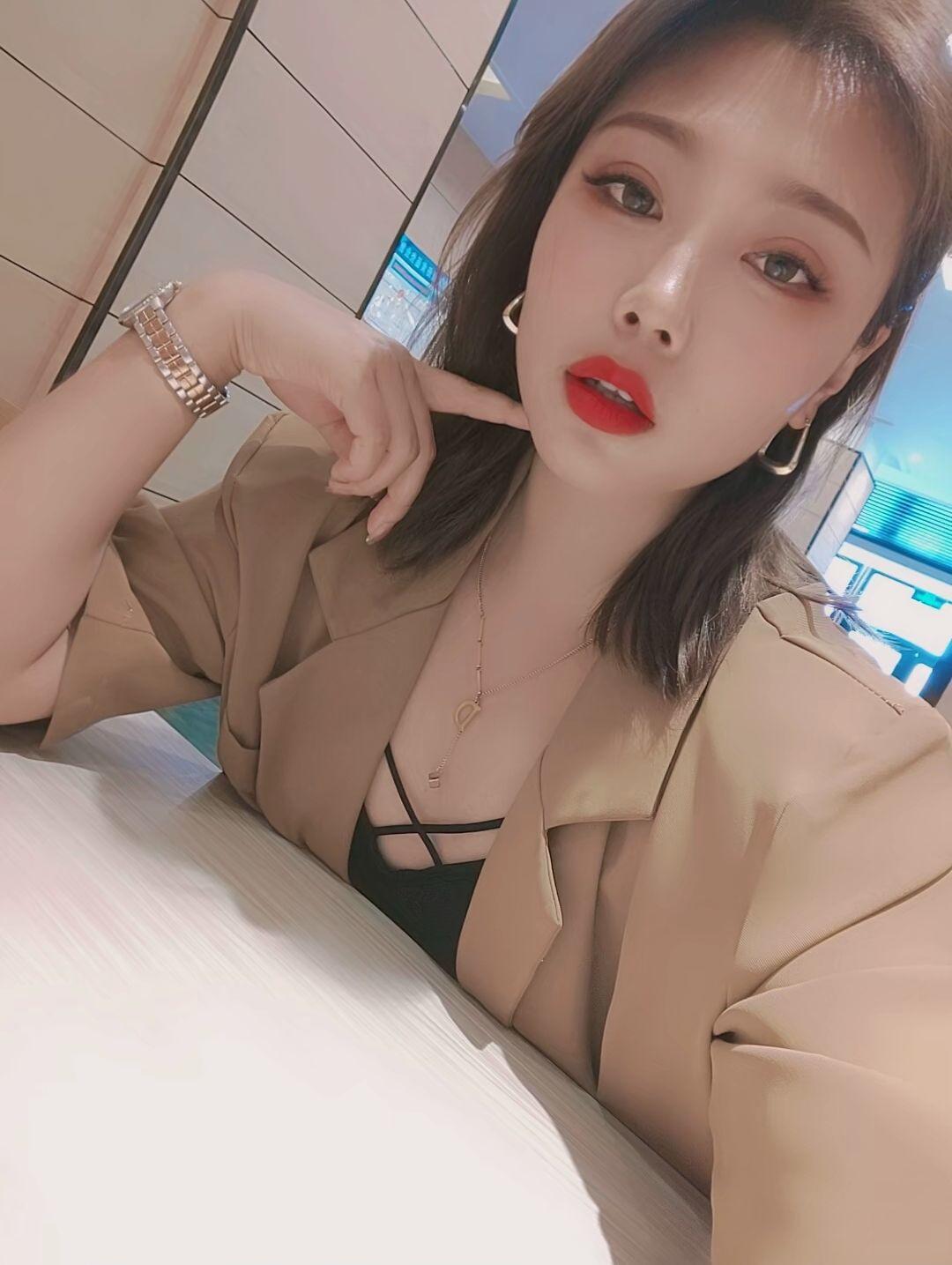 岳麓区兼职做美容的小姐姐,气质型美女! 第1张