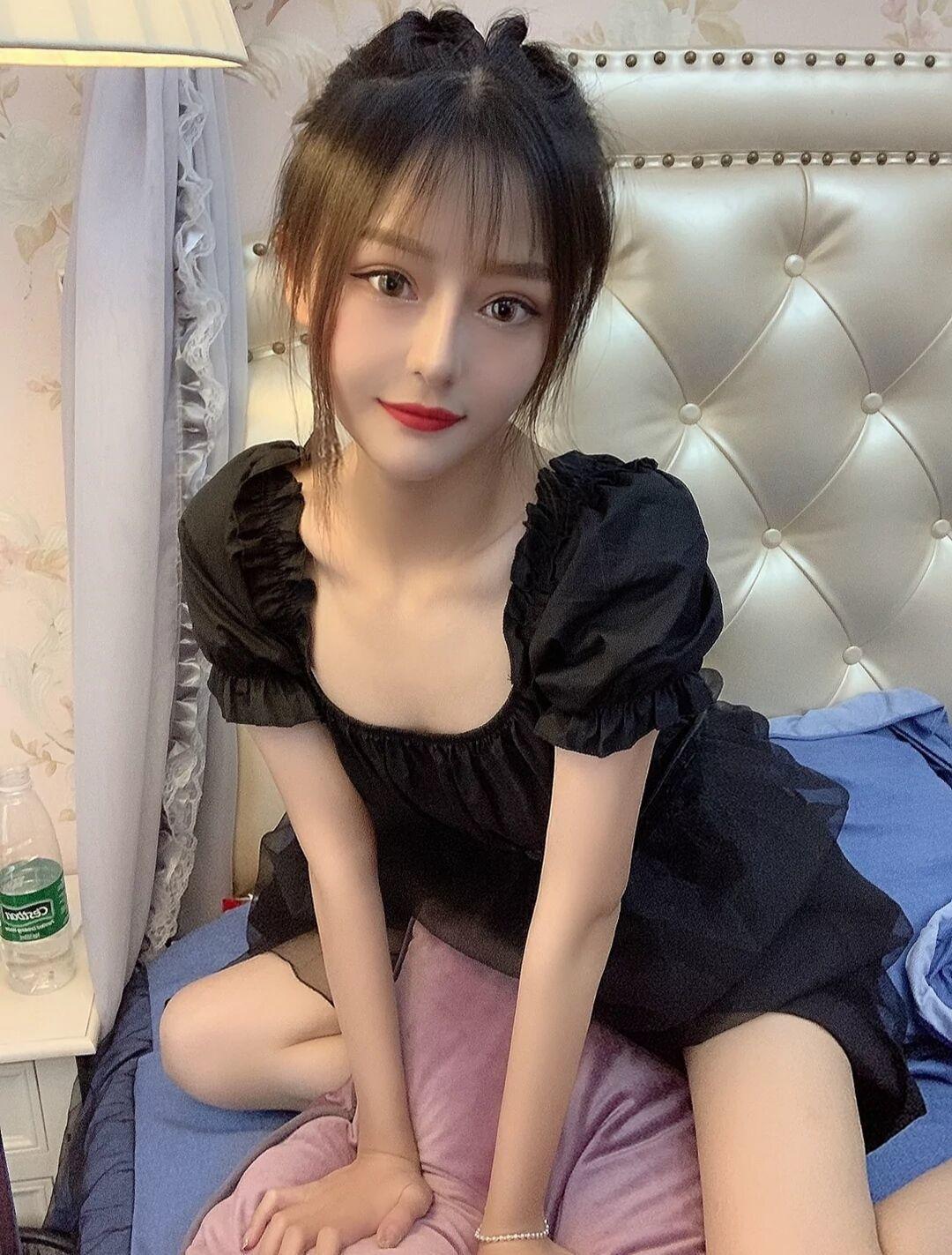 体验一个年纪不大的极品小嫩妹 第1张