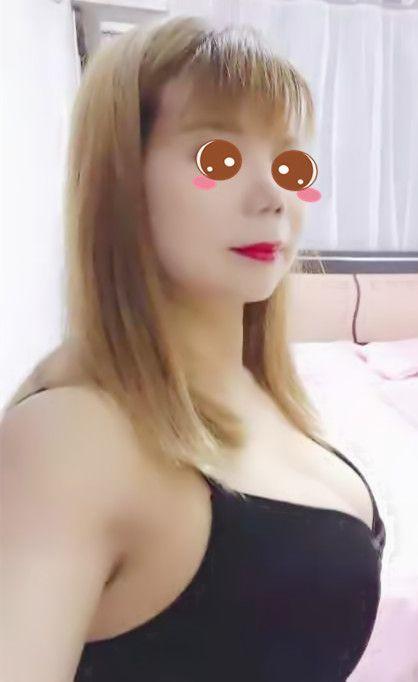 海珠区江泰路地铁站附近，胸很大口活很好的轻熟女 第1张