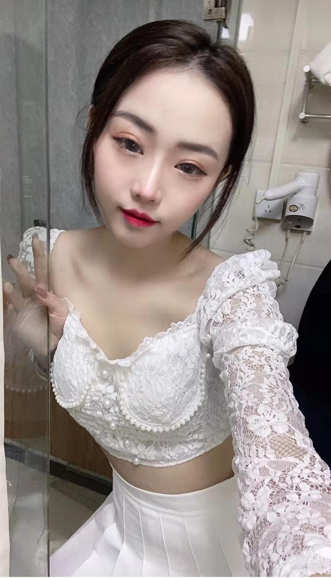 楼凤小妹服务挺好,还能车震 第2张