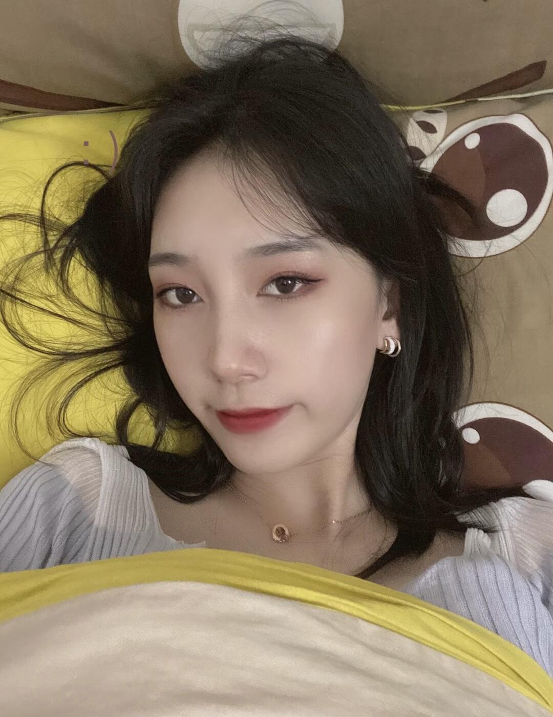 广东的大乳妹年轻水灵灵,你想要的她都给,舔蜜蜜疯狂... 第1张