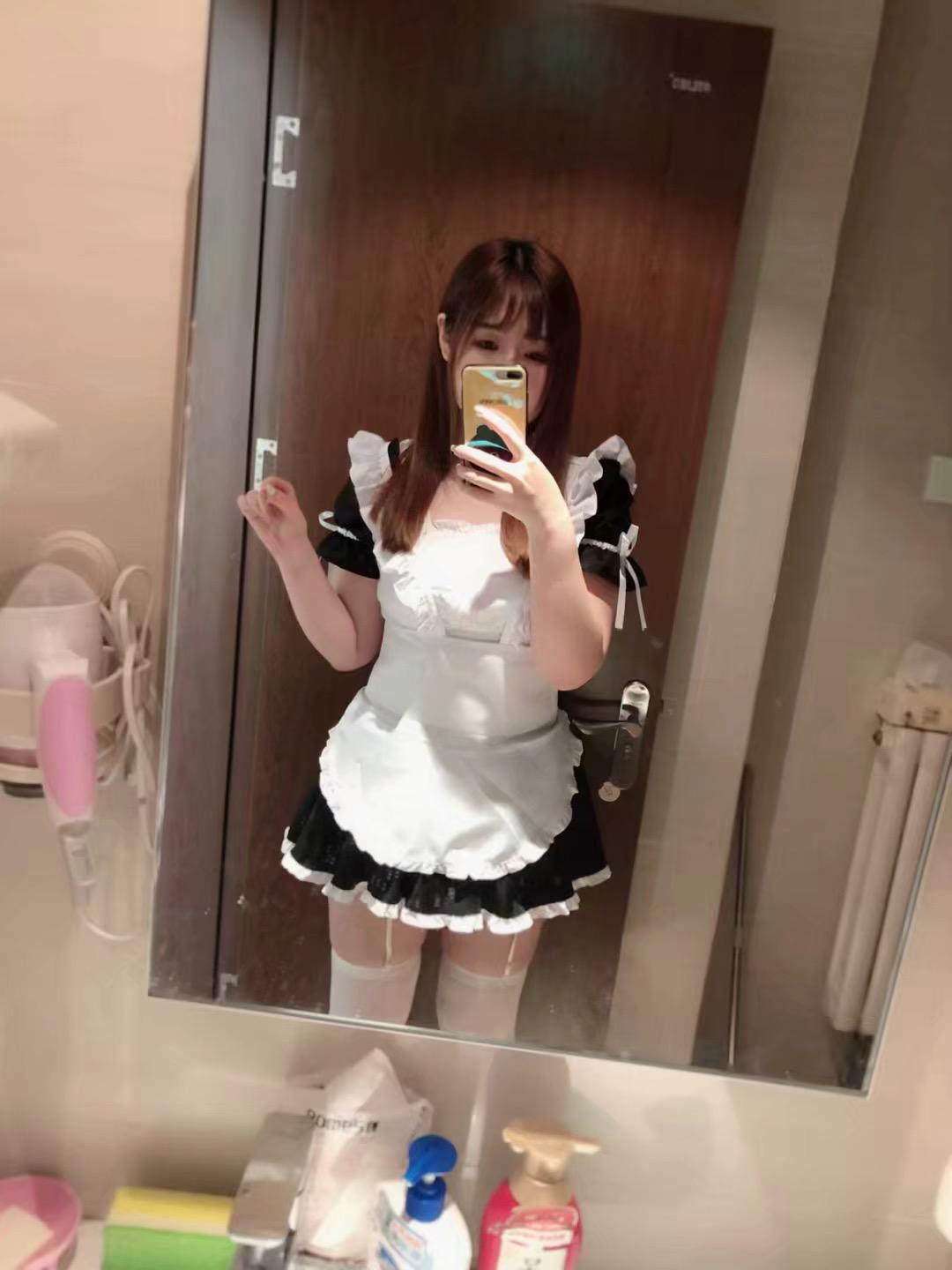 吉祥村地铁站附近高个萌妹 第2张