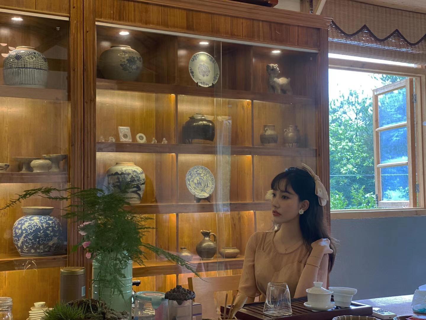 斥巨资大手笔验证会舔脚的邻家宝藏女孩 第2张