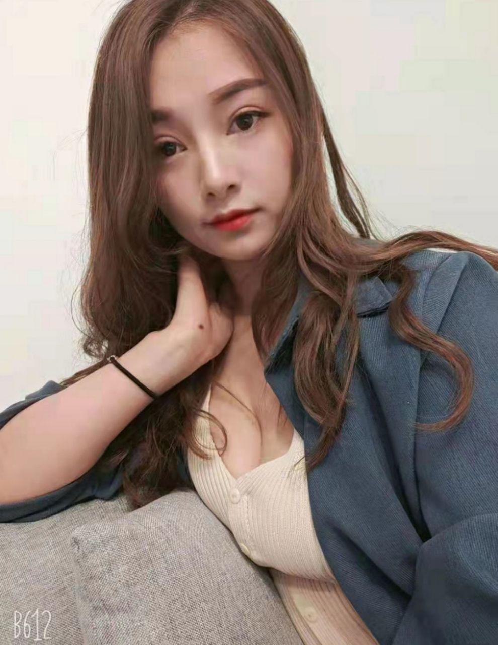 邻家兼职大胸妹妹完美体验记，奶子一流，态度温柔 第1张