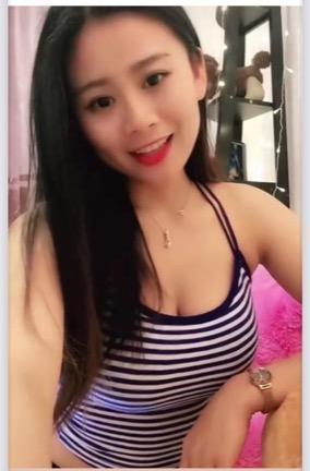石溪娟子，身材很棒，一对大车灯，进门就硬了 第2张