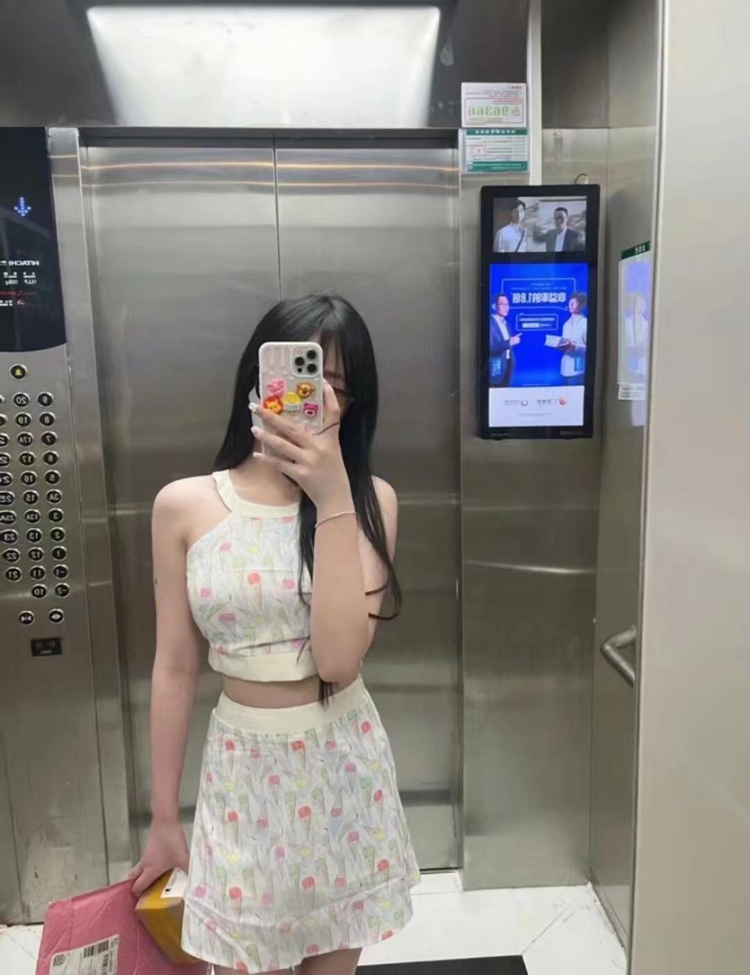 时代广场附近找的一个妹子,温柔体贴,蜜桃臀 第1张