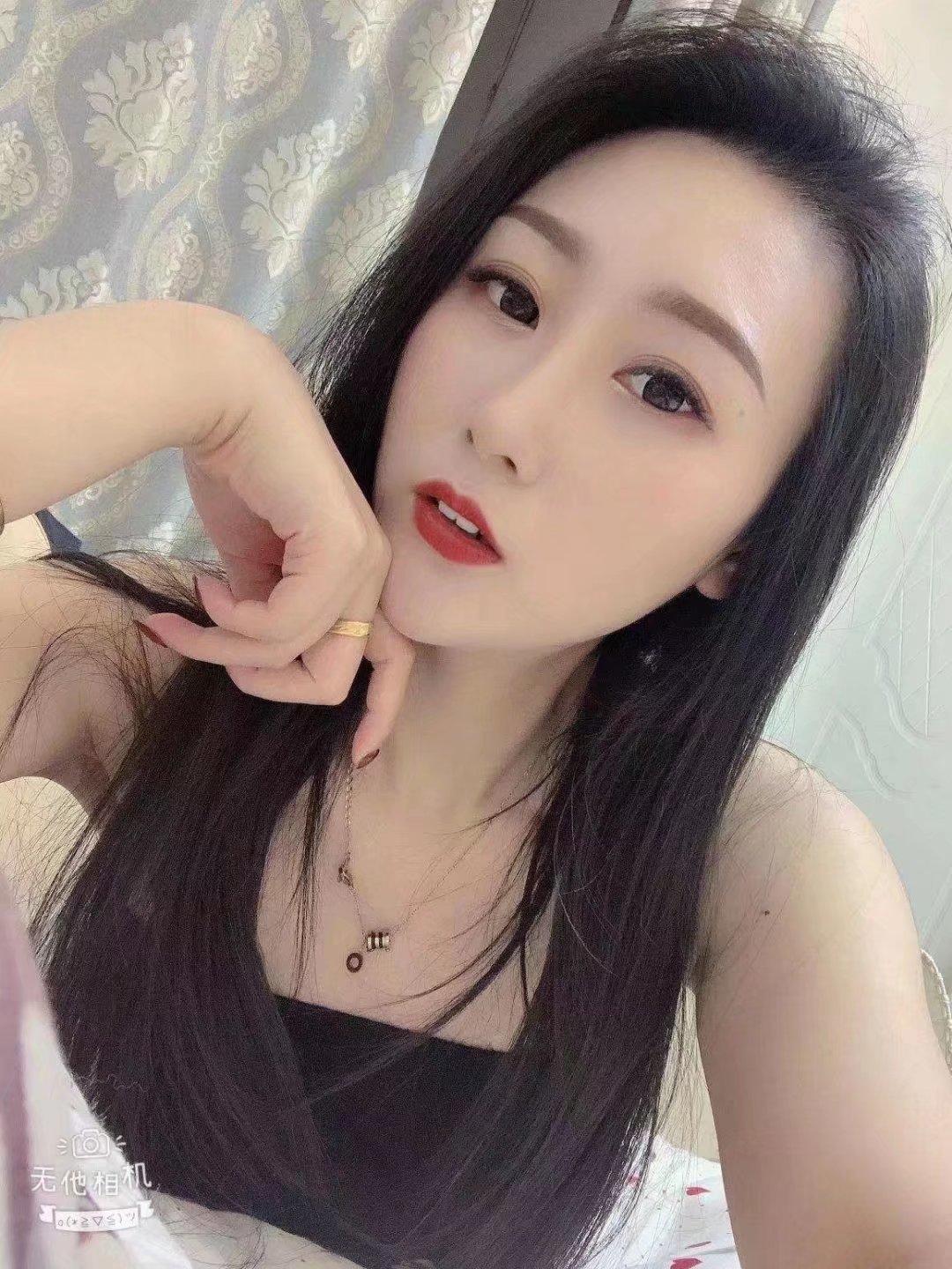 年轻耐操型媚女,很会发嗲的 第1张