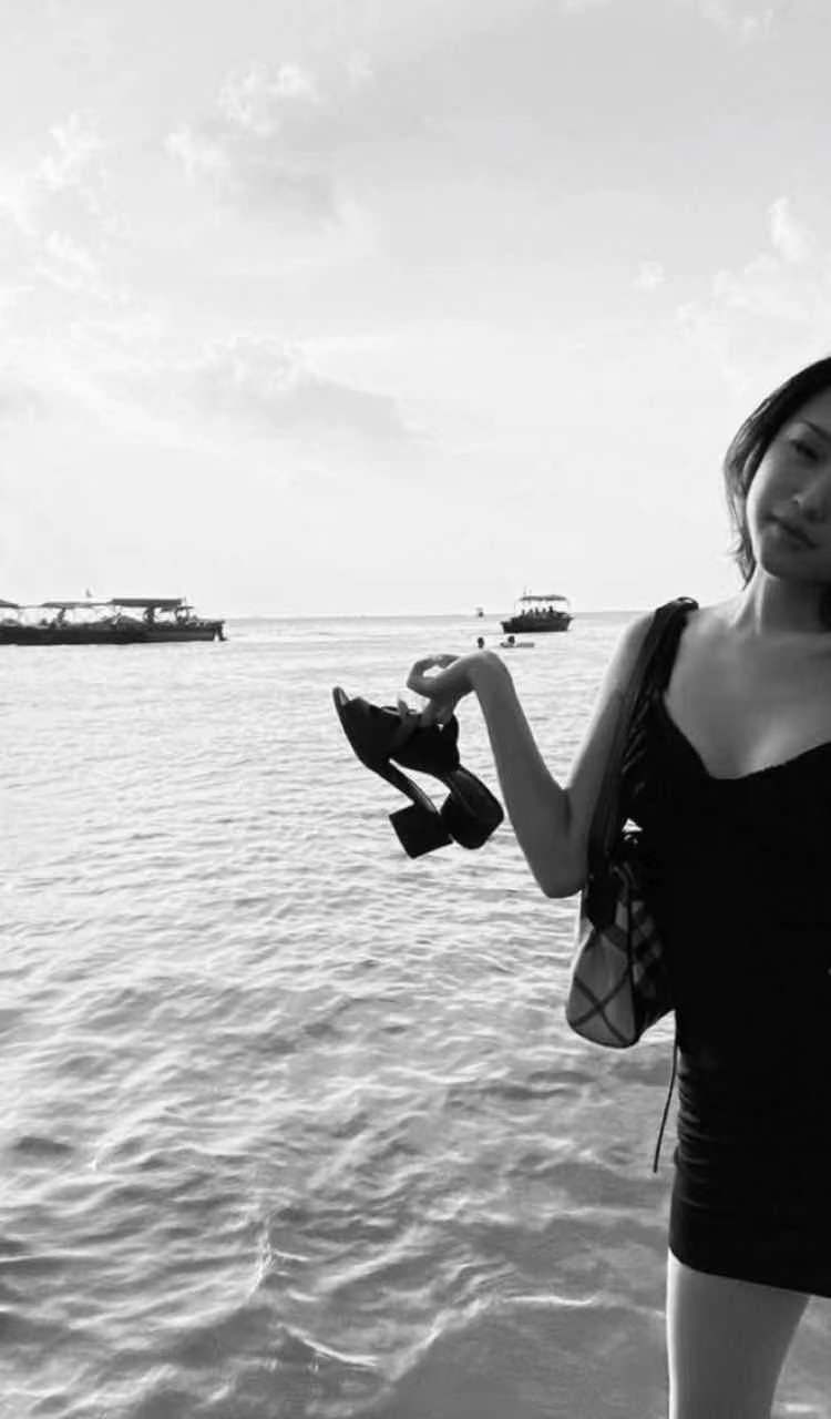 温婉少妇爱不释手 第2张